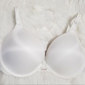 Victoria’s Secret white bra 36C